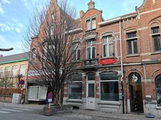 Herenhuis voor gemengd gebruik te koop!Ruimte, potentieel en charme in centrum Aarschot! Welkom in de Bogaardenlaan, in een huis vol mogelijkheden in...