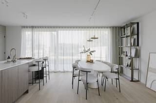 Bent u op zoek naar een prachtig afgewerkte nieuwbouwwoning in Vichte? Dan is deze absolute topper zeker iets voor u! De woning beschikt over...