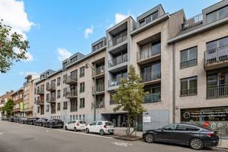 Bent u op zoek naar een interessante investering? Dan is deze service flat te Oudergem zeker iets voor u.De service flat bevindt zich centraal op...