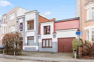 La Grote Nieuwedijkstraat rénovée offre une vie tranquille, avec presque exclusivement du trafic de destination dans cette zone 30 avec contrôle...