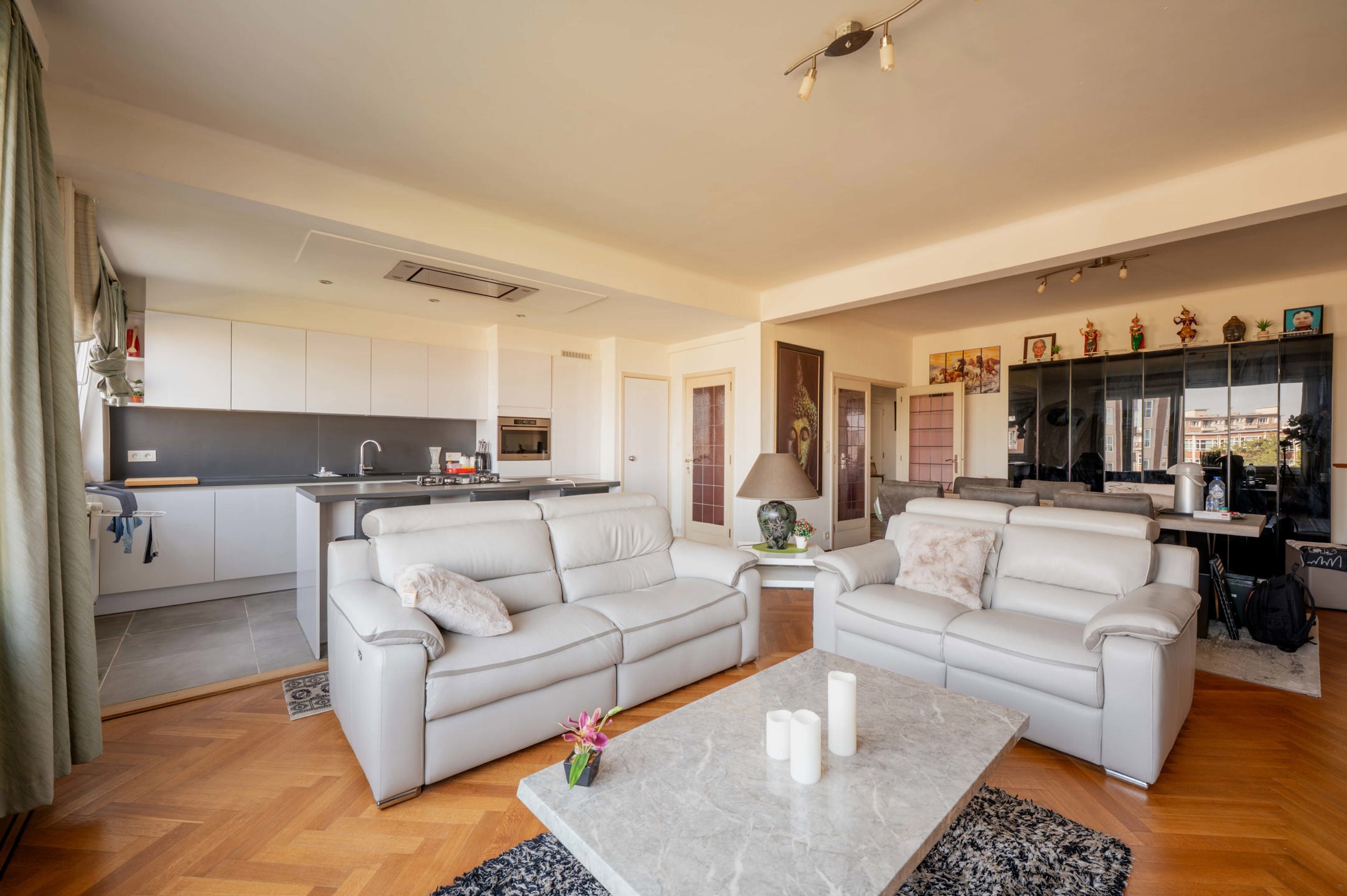 Lichtrijk appartement met authentieke en moderne afwerking. - foto 5