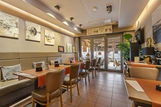 Zuidgericht handelsgelijkvloers met talrijke mogelijkheden en dit op een toplocatie aan de jachthaven van Blankenberge.Dit pand is bijzonder geschikt...