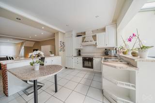 Info: bruxelles.ouest@weinvest.be or 02 315 77 22 | Located on a quiet little street, this charming single-family home will win you over with its...