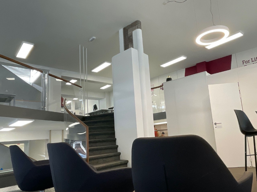 Instapklaar en polyvalent handelspand/kantoor te huur op TOPLOCATIE - foto 5