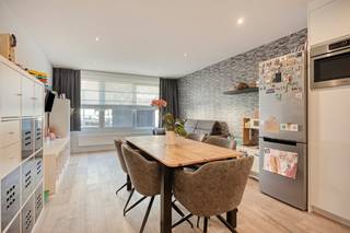 Ontdek dit prachtig gerenoveerde gelijkvloers appartement van ca. 68m² gelegen aan de Distelhoek 44 te Merksem. Het is gelegen in een...
