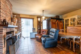 Deze te vernieuwen halfopen bebouwing is gelegen in de Kriekmoerstraat, op enkele minuten van het centrumv an Eeklo.LiggingDeze ligging is uitermate...