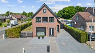 Stijlvol gerenoveerde gezinswoning op toplocatie in LanklaarIn een rustige straat in Lanklaar wacht deze vrijstaande, volledig gerenoveerde woning op...