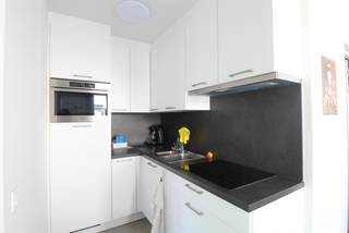 op wandelafstand van het station van Gent, nabij het Citadelpark, vinden we deze ruime studio op de 2de verdieping terug. De studio bestaat uit...