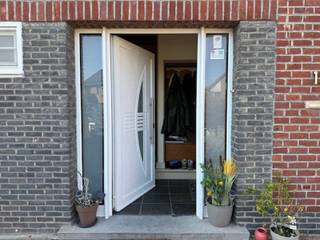 In a very quiet residential neighborhood near Brussels, this cozy semi-detached house features 3 bedrooms, a sunny garden, and a garage.An ideal...
