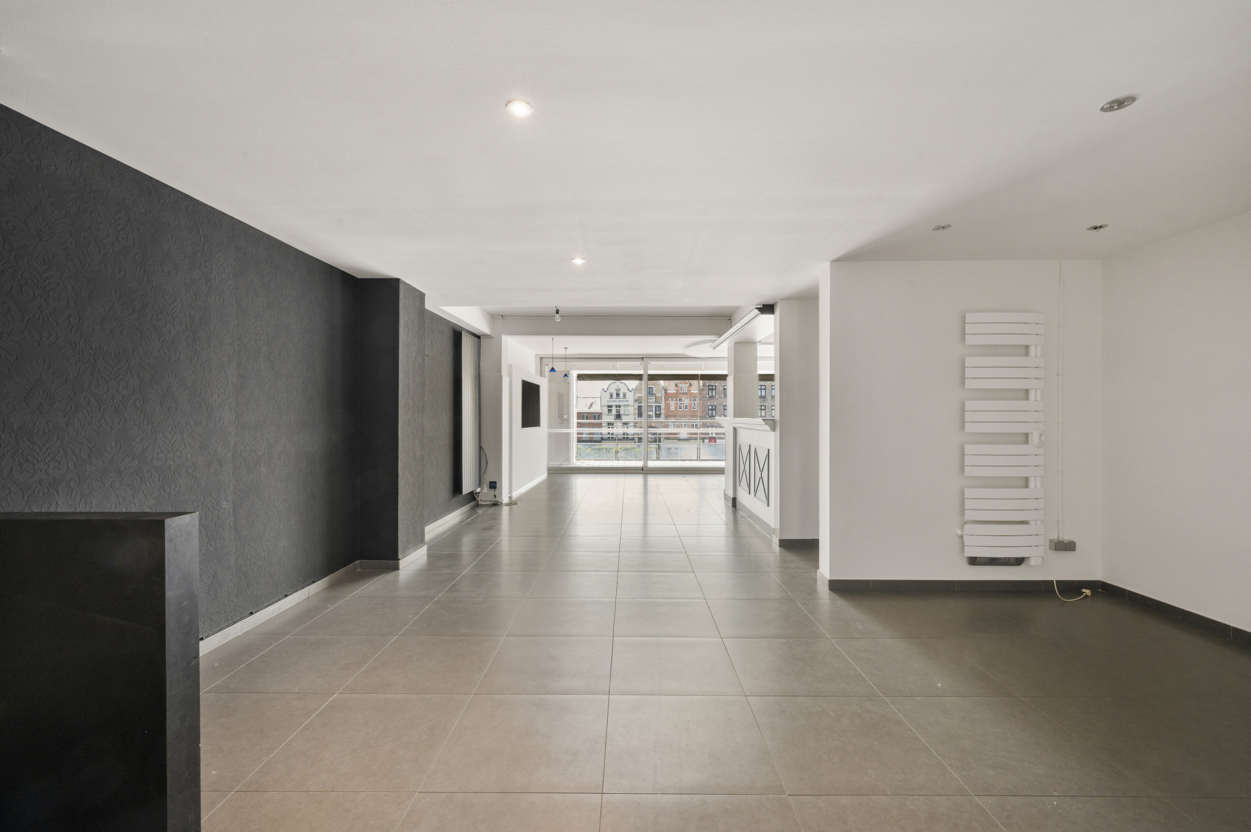 Verder af te werken appartement op de Grote Markt te Roeselare - foto 3