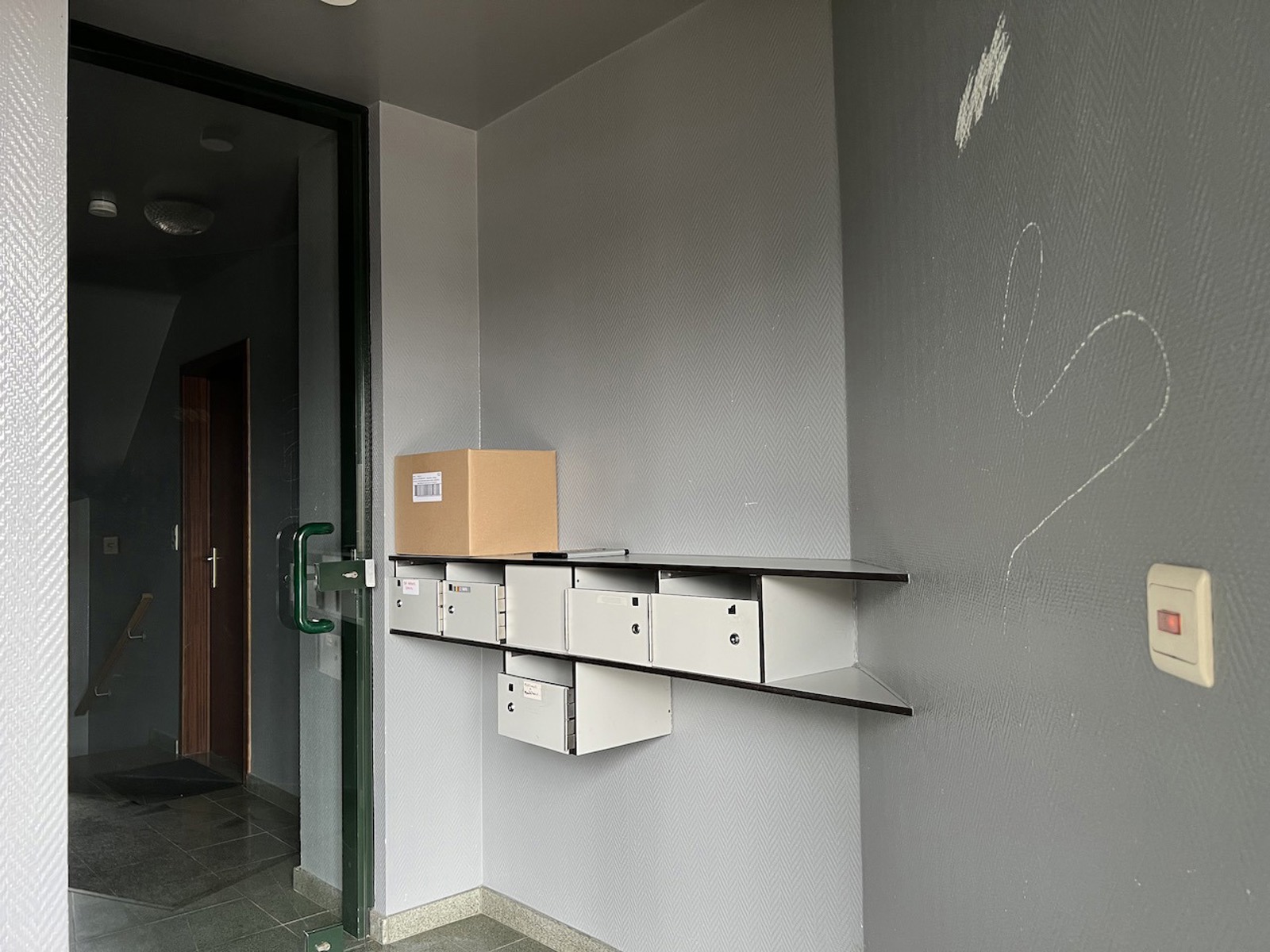 LUCRATIEVE OPBRENGST EIGENDOM : Building met 5 APPARTEMENTEN &amp; 6 GARAGES - foto 5