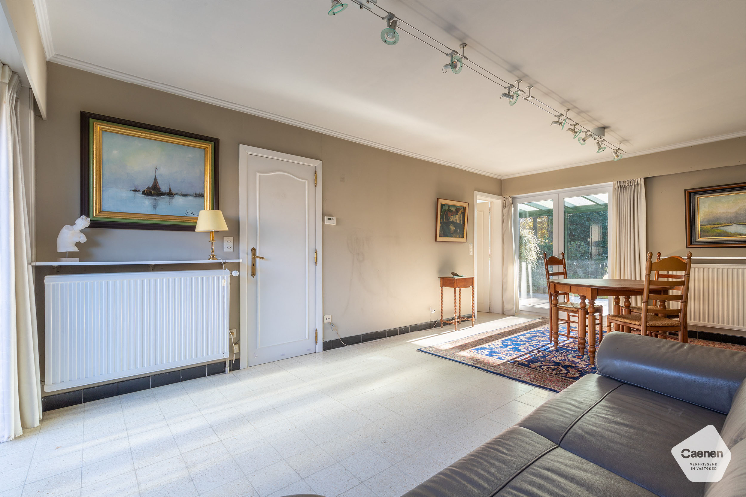 Door groen omgeven te renoveren woning met 4 slaapkamers & garage te Sint-Michiels - foto 5