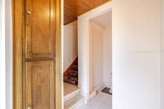 Afspraak BEZOEKDAG telefonisch via Jari Wante op 0470/21.14.82.Ontdek deze instapklare woning op een gunstige ligging in Wetteren. Dichtbij scholen,...