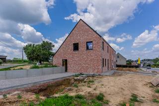 Geniet van de perfecte balans tussen toekomstgericht wonen, comfort en bereikbaarheid nabij centrum Ninove!LIGGINGOntdek deze prachtige...