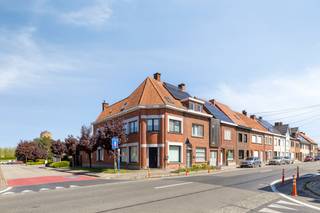 Plan snel een bezoek!Een charmant huis met een bewoonbare oppervlakte van 150 m², gezellige tuin en garage, gelegen op een centrale ligging...