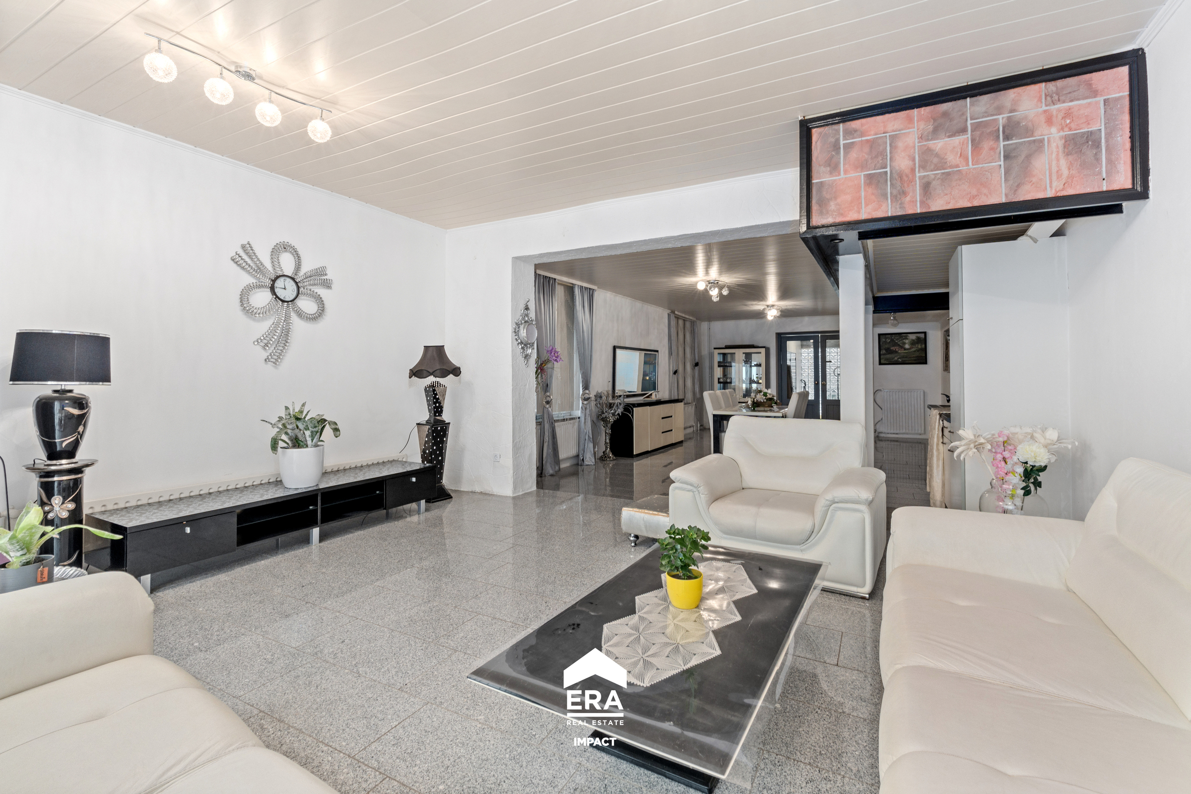 Halfopen woning met grote ruimtes in het centrum van Maaseik - foto 4