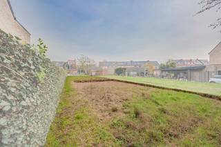 Vlakbij het centrum van Kontich bevindt zich deze bouwgrond aan Ter Sneeuw 9. De ligging is rustig en residentieel, met een uitstekende...