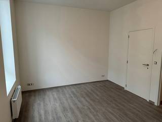 1-slaapkamer appartement op de 3e verdieping van een volledig vernieuwd gebouw op een goede locatie met vlotte verbinding.Indeling: leefruimte,...