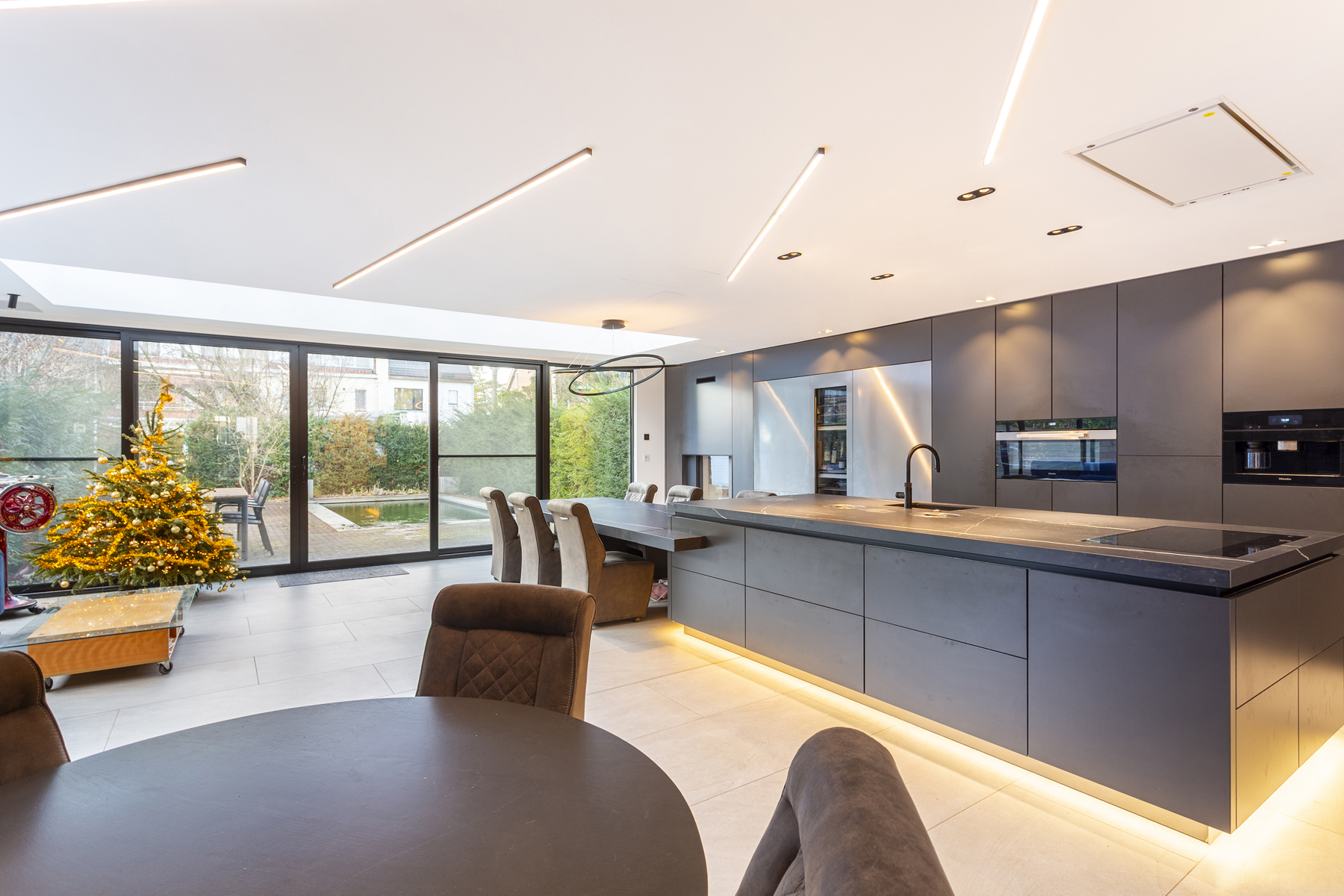 Luxueuze halfopen villa met zwembad in Elsdonckwijk - foto 2