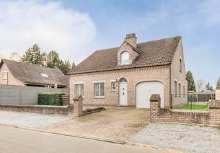 In een rustige en groene woonomgeving in De Leemskuilen te Helchteren bevindt zich deze open bebouwing met tal van mogelijkheden. Ideaal voor...