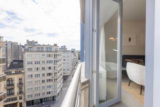 Appartement élégant avec vue latérale sur la mer à proximité du centre-ville !Cet appartement élégant et aménagé de manière intemporelle au huitième...