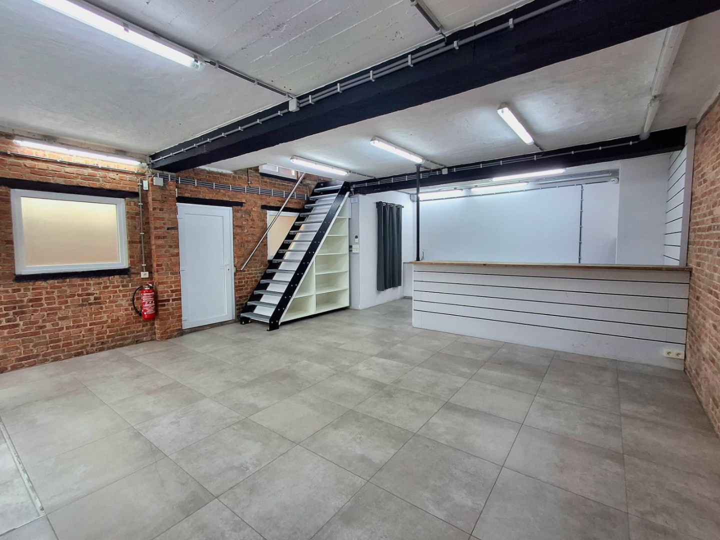 VEELZIJDIG HANDELSPAND IN HET CENTRUM VAN RUISELEDE - foto 2