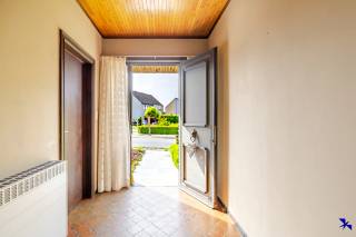 Bienvenue à Berlare !Dans un quartier résidentiel calme et agréable, découvrez cette solide maison mitoyenne bâtie sur un beau terrain offrant un...