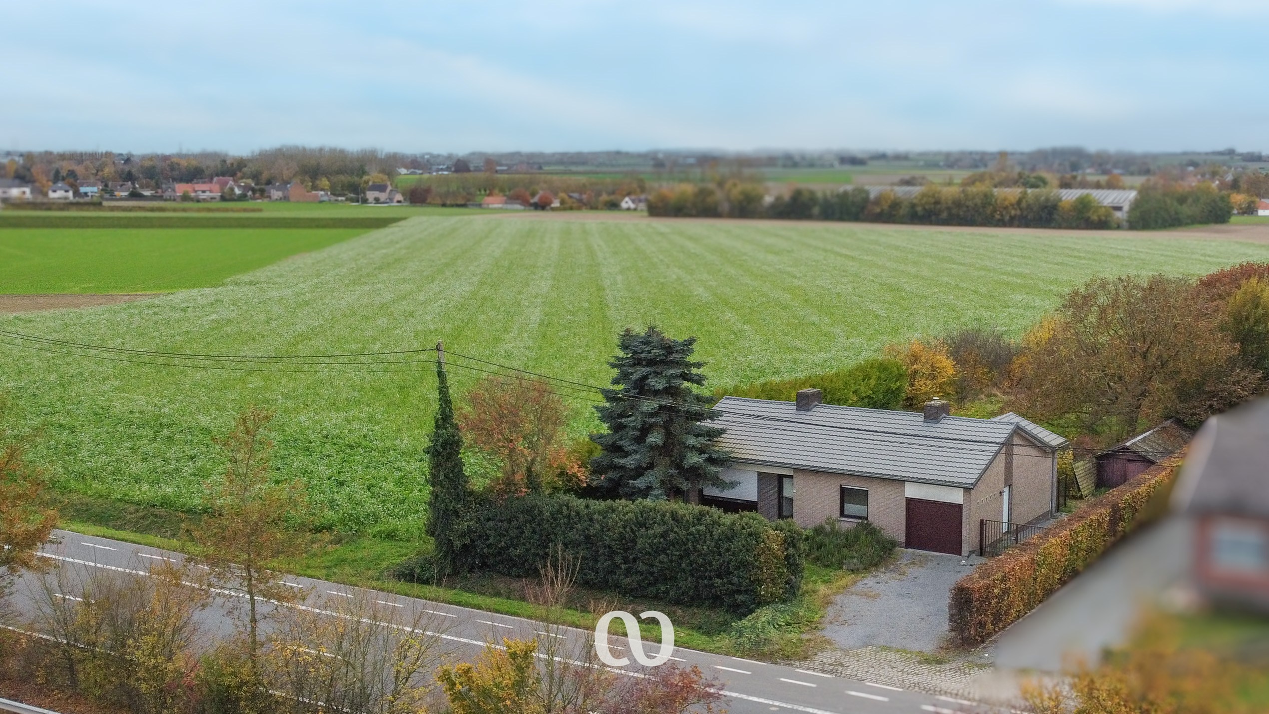 Maison familiale à rénover avec grand jardin et vue agricole. - photo 1