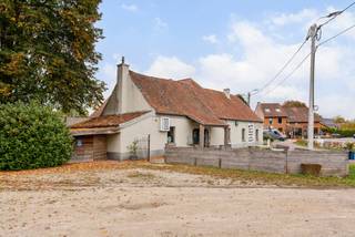 Ruime OB gelegen op een perceel van 2517 m² te Bonheiden.Het gebouw is opgesplitst in een eetgelegenheid en een woongedeelte.Woning met...