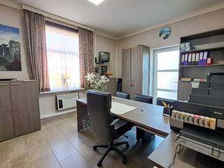 Ontdek deze goed onderhoudenwoning met ruim magazijn, gelegen op een prachtig perceel in het landelijke Terlicht, een deel van Kerksken...
