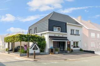 ST PIETERS KAPELLE/HERNEBent u op zoek naar een prachtige woning met de mogelijkheid om een professioneel bureau aan huis te creëren? Dit charmante...