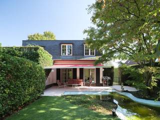 Alleenstaande Franse villa met eigen stijl en ruime tuin gelegen in de PinteDe villa met enkele unieke stijlaccenten vinden we terug in een...