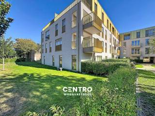Instapklaar ENERGIEZUINIG (Energielabel A) appartement met 2 slpks én zonneterras te Blankenberge!<br /><br /><strong>INDELING:<br /><u><em>Tweede verdieping:</em></u></strong><br />Inkomhal met vestiaire - aangename en LICHTRIJKE living met volledig ingerichte open keuken (O.o. met werkblad in composiet, fornuis, dampkap, combi-oven, frigo én vaatwasmachine) - wasplaats (met alle voorzieningen voor wasmachine en droger) - afzonderlijk gastentoilet (met lavabo) - badkamer (O.a. met dubbel lavabomeubel, hangtoilet en inloopdouche) - 2 ruime slaapkamers - ruim zonneterras.<br /><br /><u><em><strong>Kelderverdieping:</strong></em></u><br />Private kelderberging - gemeenschappelijke fietsenberging.<br /><br /><u><strong>Opmerkingen:</strong></u><br /><strong>- ENERGIEZUINIG appartement: Epc A (73 kWh/m2)!</strong><br />- De elektriciteit is volledig GOEDgekeurd!<br />- Ventilatiessysteem D.<br />- Videofonie aanwezig.<br />- Lift aanwezig.<br />- <span><span><span><span><span><span><span><span><span><span><span><span><span><span>Mogelijkheid tot aankoop van een dubbele garagebox onder het gebouw.</span></span></span></span></span></span></span></span></span></span></span></span></span></span><br /><br /><span><span><span><span><span><span><span><span><span><span><span><span><span><span>Bent u op zoek naar een </span><span>instapklaar, energiezuinig appartement</span><span> waar comfort, gezelligheid en een uitstekende ligging samenkomen? Dan is dit prachtig gelegen appartement op de </span><span>2de verdieping van Residentie Karmel</span><span> beslist een bezoek waard! </span></span></span></span></span></span></span></span></span></span></span></span></span></span><span><span><span><span><span><span><span><span><span><span><span><span><span><span>Een aantrekkelijke locatie met alles binnen handbereik: Winkels, openbaar vervoer, sportaccomodatie... Ideaal als </span><span>vaste woonst, tweede verblijf of investering aan de kust</span><span>. </span></span></span></span></span></span></span></span></span></span></span></span></span></span>Aarzel zeker niet om ons te contacteren om een bezoek te brengen aan dit onmiddellijk instapklare appartement met alle COMFORT: 050/70.01.02 - info@centro.be.