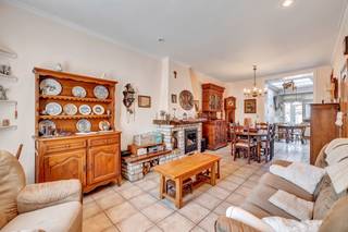 Voor meer info of bezoek, bel 02/884.23.23 - Langs de Vlindersstraat in Anderlecht ligt deze charmante woning. De woning is gelegen op de grens...