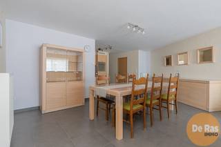 OORDEGEM- Gelijkvloers appartement op wandelafstand van het dorp.Dit gelijkvloers appartement is centraal gelegen; dichtbij scholen en winkels, maar...