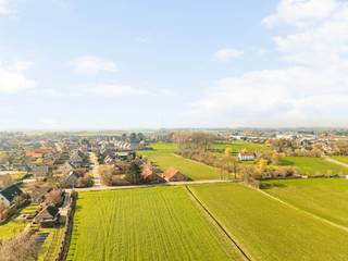 In the midst of a beautiful rural setting, this authentic farmhouse with accompanying barn is situated on a plot of approximately 2,340 m².A unique...