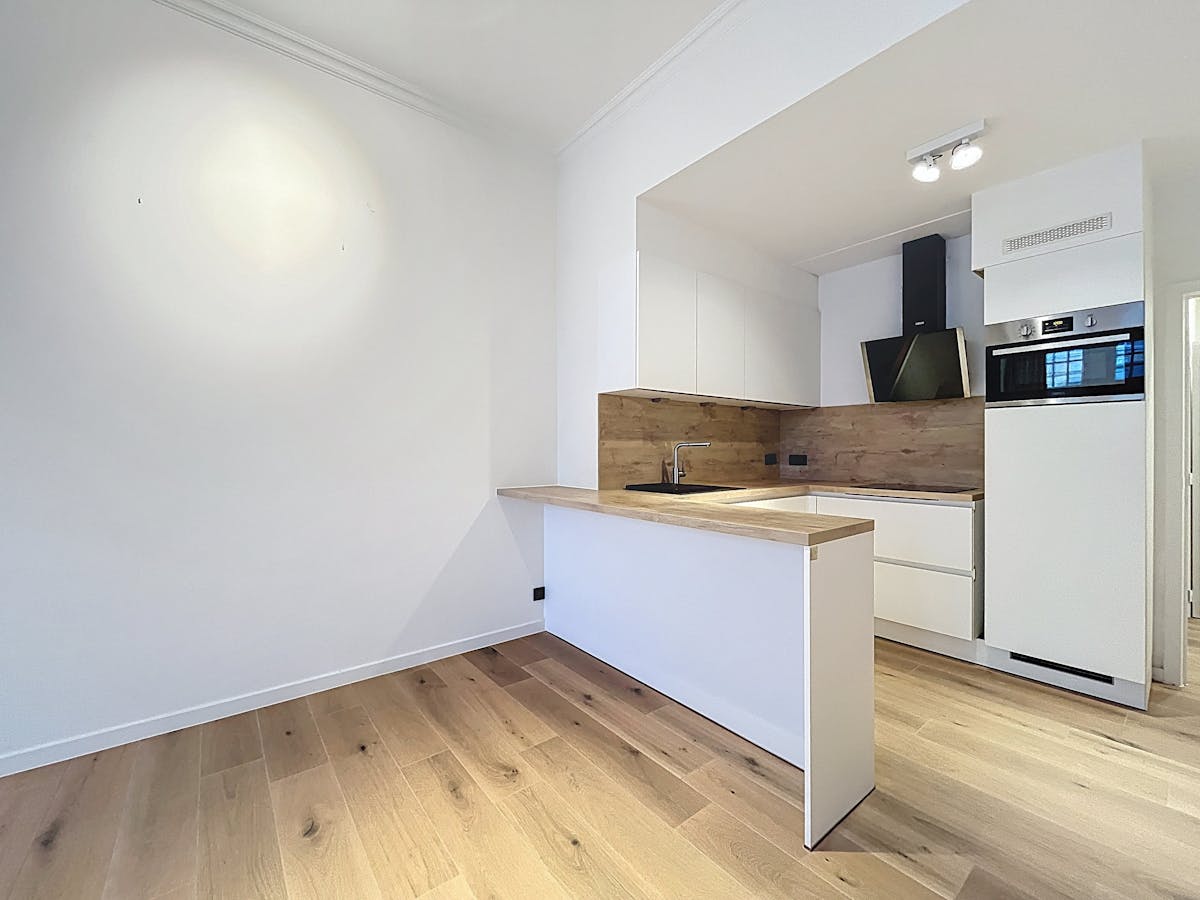 Volledig gerenoveerd appartement met 2 slaapkamers te huur in Brugge. - foto 5