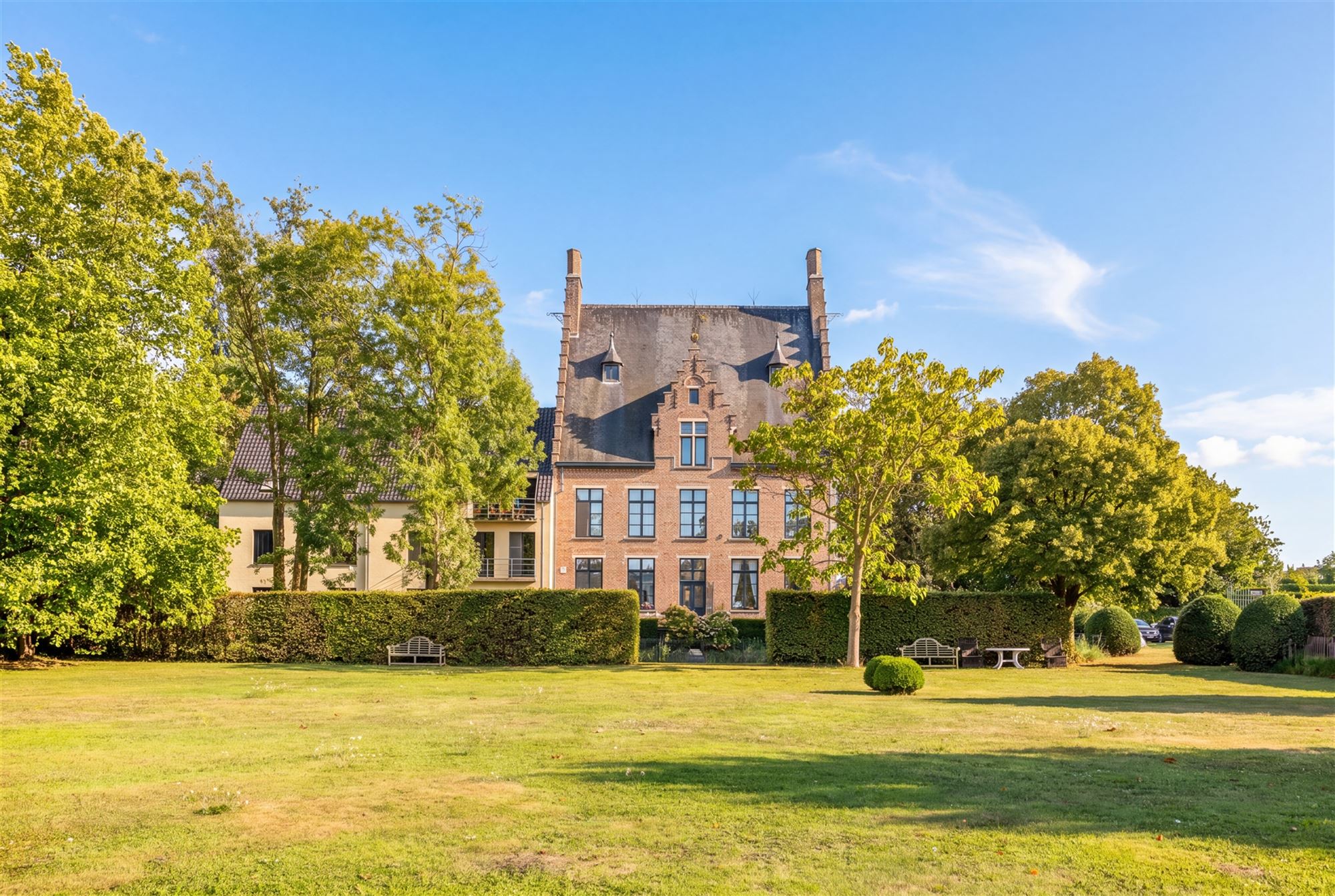 Gelijkvloerse vernieuwde assistentieflat met terras op exclusief 17de eeuws kasteeldomein in het pittoreske Brugge - foto 4