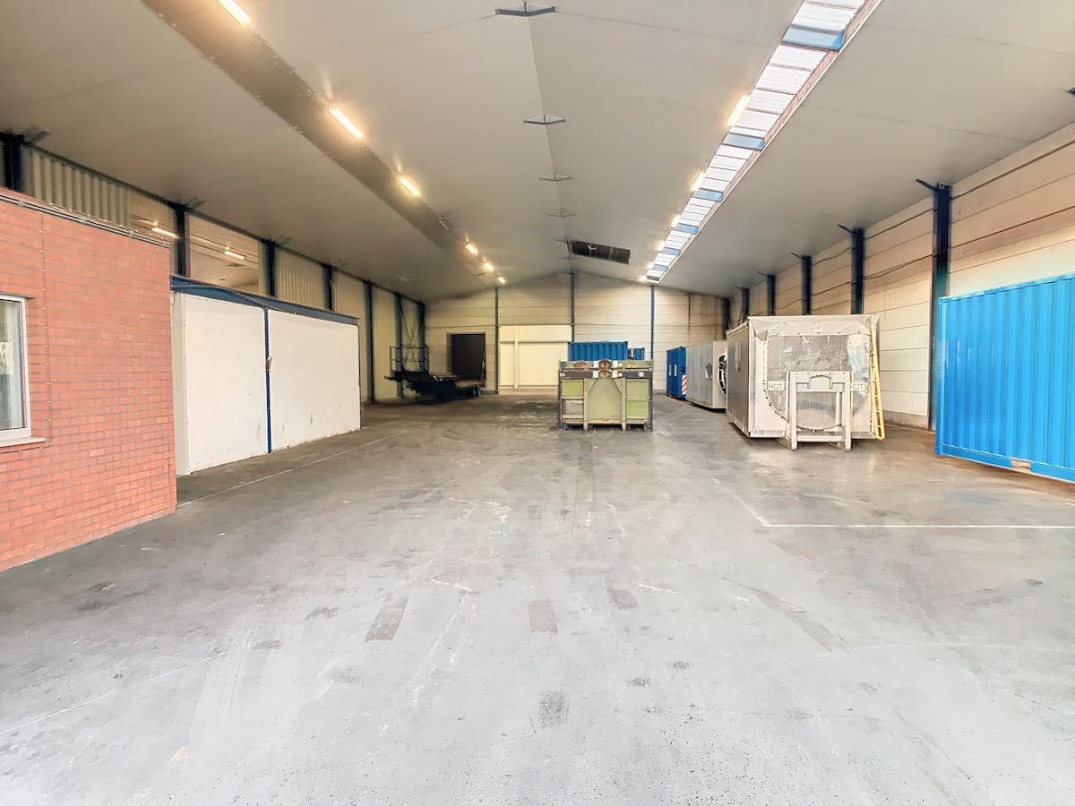 2,100m² industrial building in the industrial zone in Meulebeke - photo 4