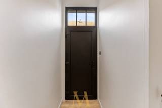 Deze instapklare woning geniet van een uitstekende ligging in het centrum van Roeselare, op wandelafstand van scholen, winkels en openbaar vervoer...