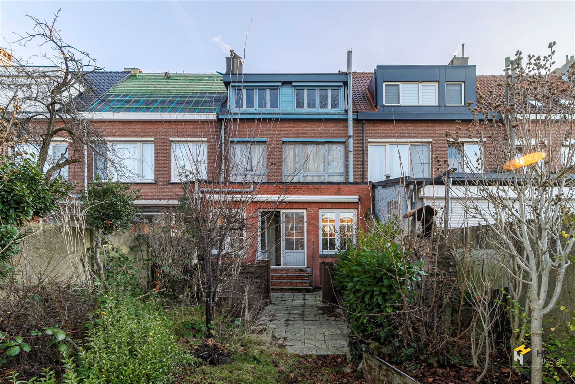 Te renoveren woning (165m²) met 5 slaapkamers en tuin (112 m²) in Merksem. - foto 2