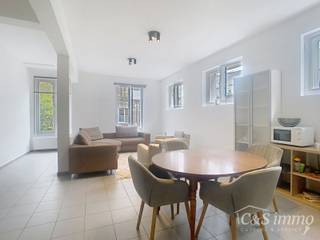 Instapklaar hoekappartement met zonne dakterras op toplocatie aan UA. Ideaal voor starters of investeerdersIn dit verzorgde gebouw, aan de rustige...