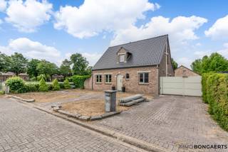 Deze woning in Houthalen-Oost is in 2020 volledig gerenoveerd. De woning is gelegen in een doodlopende straat vlakbij scholen, winkels,...