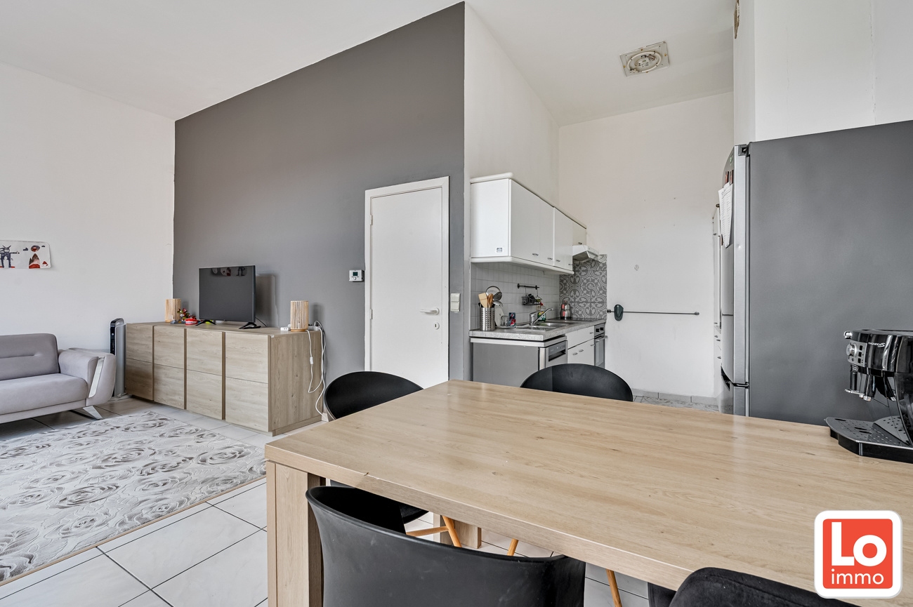 Mooi gelegen op te knappen appartement met 2 slpks, terras en autostaanplaats in centrum Lochristi - foto 4