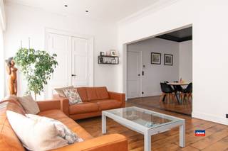 <p><span>NOEVEREN | AUTHENTIEKE WONING MET ZES SLAAPKAMERS EN TUIN MET TOEGANG NAAR DE STEENBAKKERIJ| EPC C |</span></p><p><span>Indeling als volgt : kelderverdieping : wasruimte - hobbyruimte - technische ruimte - tuin.</span></p><p><span>Gelijkvloers: Inkomhal - authentieke woonruimte met hoge plafonds - royale keuken met zicht op de steenbakkerij - bureauruimte - badkamer - terras.</span></p><p><span>Eerste verdieping : traphal - drie ruime slaapkamers (25.27m², 13.45m² en 11m²) - badkamer met douche, lavabo - apart toilet.</span></p><p><span>Tweede verdieping: traphal - drie ruime slaapkamers (17.96m², 17.43m² en 17.77m² - toegang naar de zolder.</span></p><p><span>Uniek wonen aan de Rupel in het historische Noeveren</span></p><p><span>Een karaktervolle en authentieke woning met de uitstraling van een herenhuis, gelegen op een werkelijk bijzondere locatie in Noeveren, Boom. Hier woont u letterlijk naast de historische steenbakkerijen en aan de oevers van de Rupel.</span></p><p><span>Een pand met ziel, charme en geschiedenis, waar authentieke elementen en een unieke omgeving samenkomen. Een zeldzame kans voor wie op zoek is naar een woning met karakter en een verhaal.</span></p><p><span> </span></p><p><span>Troeven: </span></p><ul><li><span>De woning is zeer goed onderhouden en instapklaar!</span></li><li><span>Poortje in de tuin naar de steenbakkerij.</span></li><li><span>Zeer rustige omgeving vlakbij de rupel.</span></li><li><span>Zes ruime slaapkamers.</span></li><li><span>Optioneel Dubbele garagebox mee aan te kopen.</span></li><li><span>Zij-ingang naar de tuin.</span></li></ul><p><span> </span></p><p><span> </span></p>