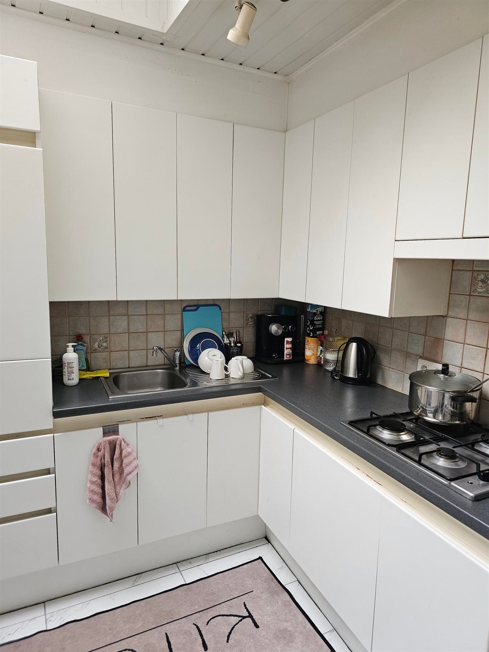 Gerenoveerde rijwoning met 3 slaapkamers gelegen vlakbij het bruisende stadscentrum van Gent. - foto 4
