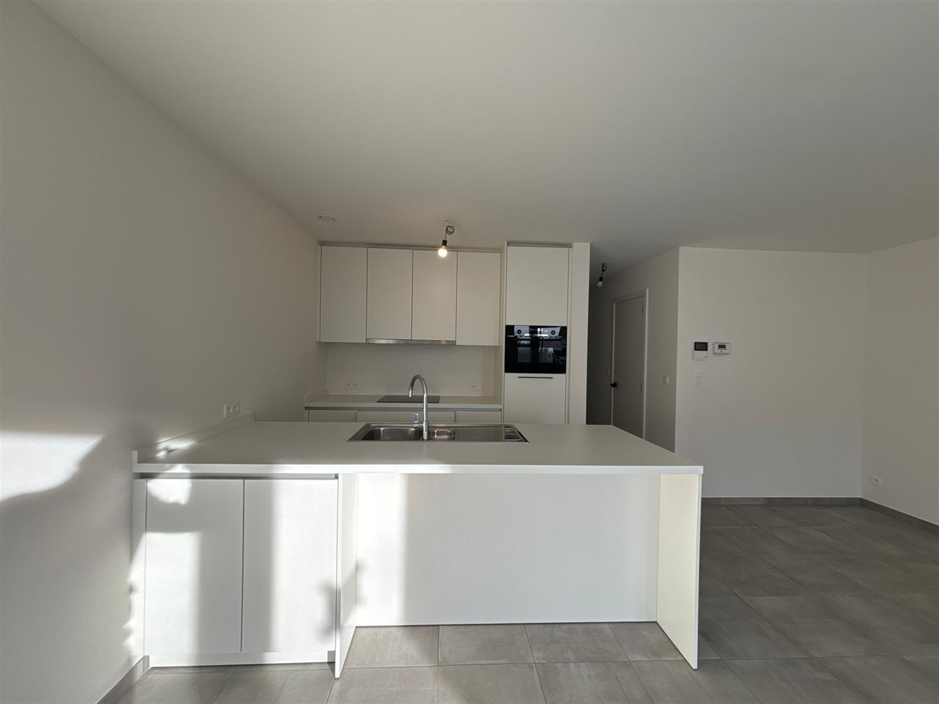 Modern gelijkvloers appartement met private tuin en ruime terrassen in Asse! - foto 5
