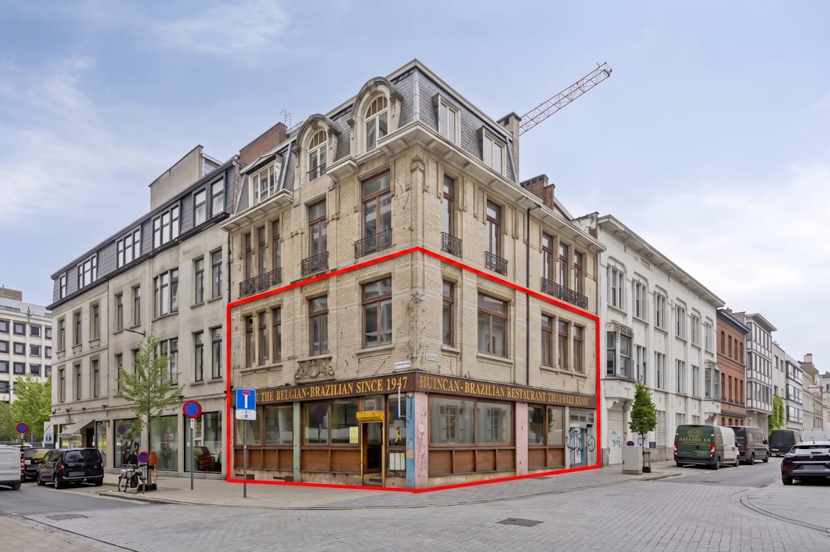 Characterful commercial property for rent near the Theaterplein in Antwerp - photo 1