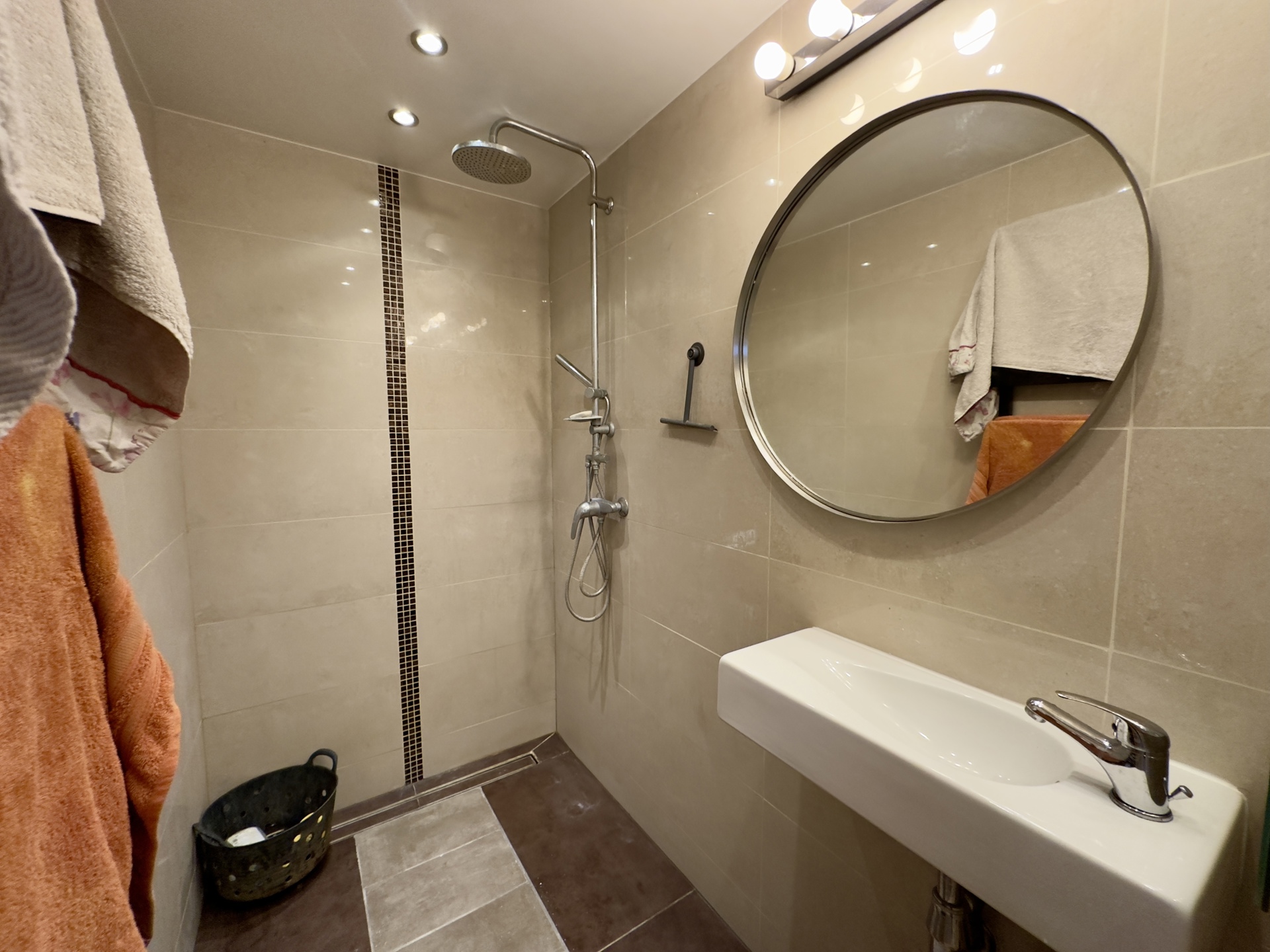 Gemeubileerde studio met slaapgedeelte ideaal gelegen! - foto 5