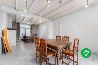 Dit statige herenhuis in Gistel biedt je een combinatie van ruimte, karakter en een bijzonder praktische ligging. Op wandelafstand van het centrum...